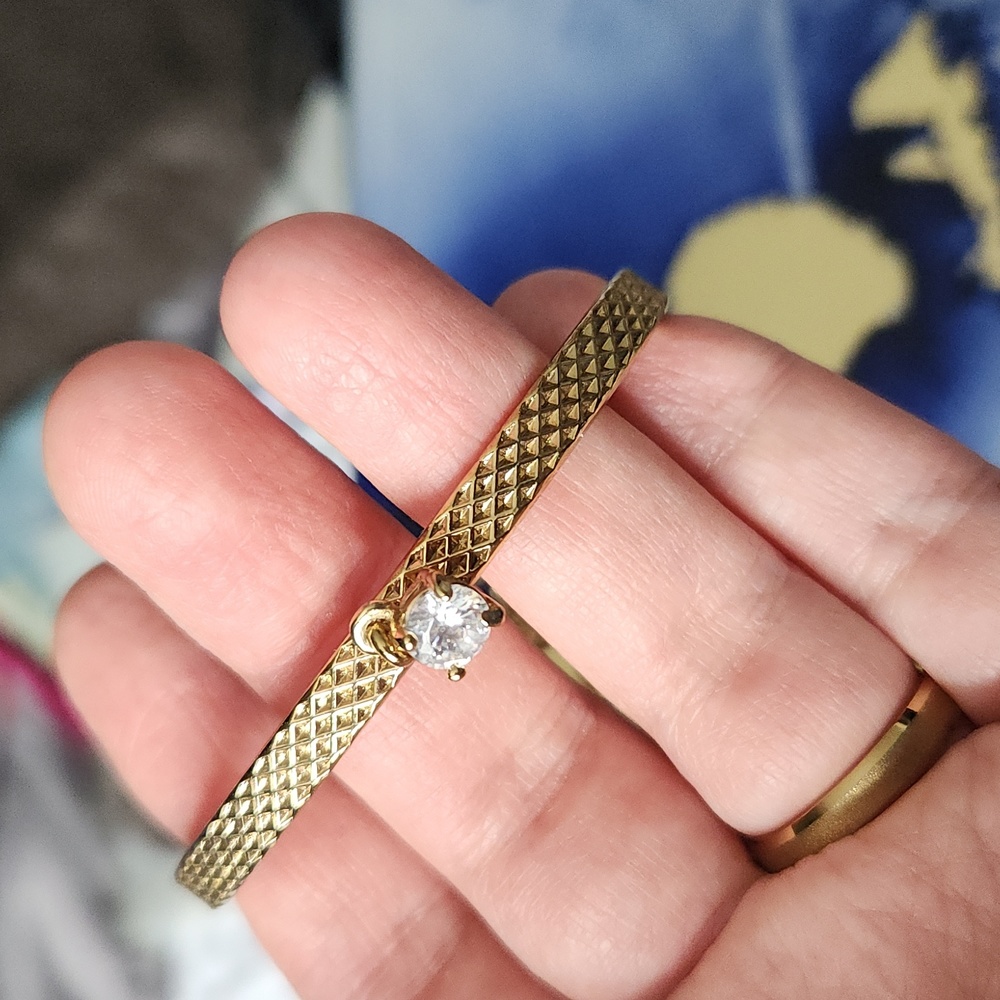 Bangle bracelet